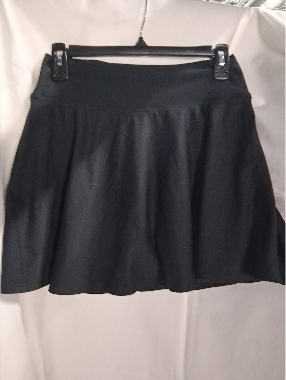 Old Navy Active Cloud+ Go-Dry Black Flared Skort with Pockets Size Medium
